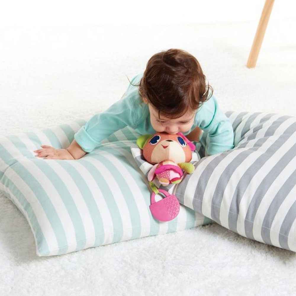 Tiny Love Titreyen İzzy 