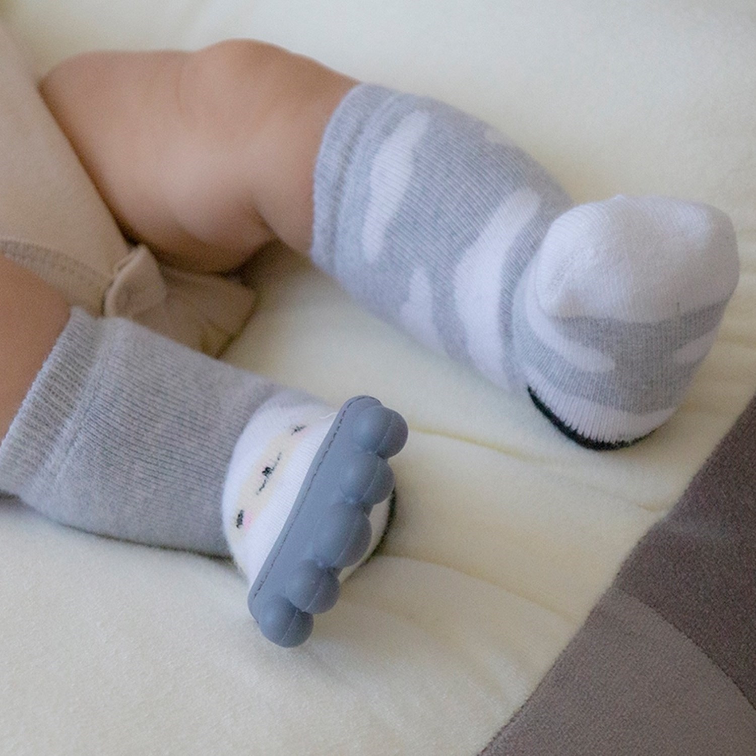 Babyjem Diş Kaşıyıcılı Havlu Bebek Çorabı 652 Gri